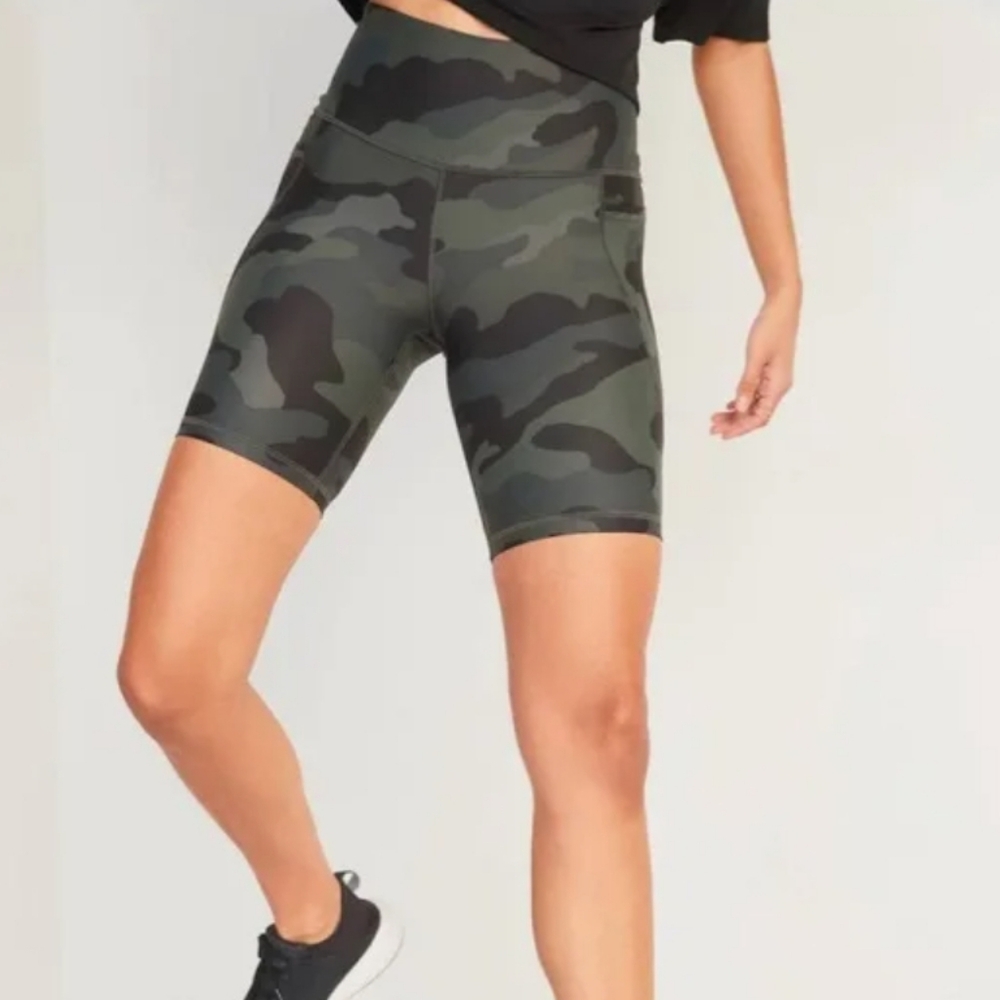 NWT Old Navy Bermuda Camo Bike Shorts